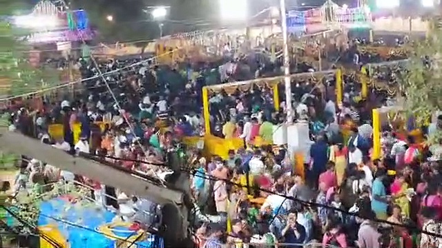 Video: పోటెత్తిన మేడారం...తల్లుల గద్దెల వద్ద జనసంద్రం