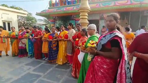 Video:దుర్గమ్మా... సీఎం జగన్ మనసు మార్చమ్మా... విజయవాడకు మహిళల పాదయాత్ర