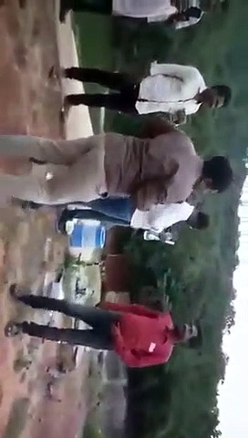 డ్యూటీని పక్కనబెట్టి: మందేసి చిందేసిన ఆళ్లగడ్డ విద్యుత్ ఉద్యోగులు (వీడియో)