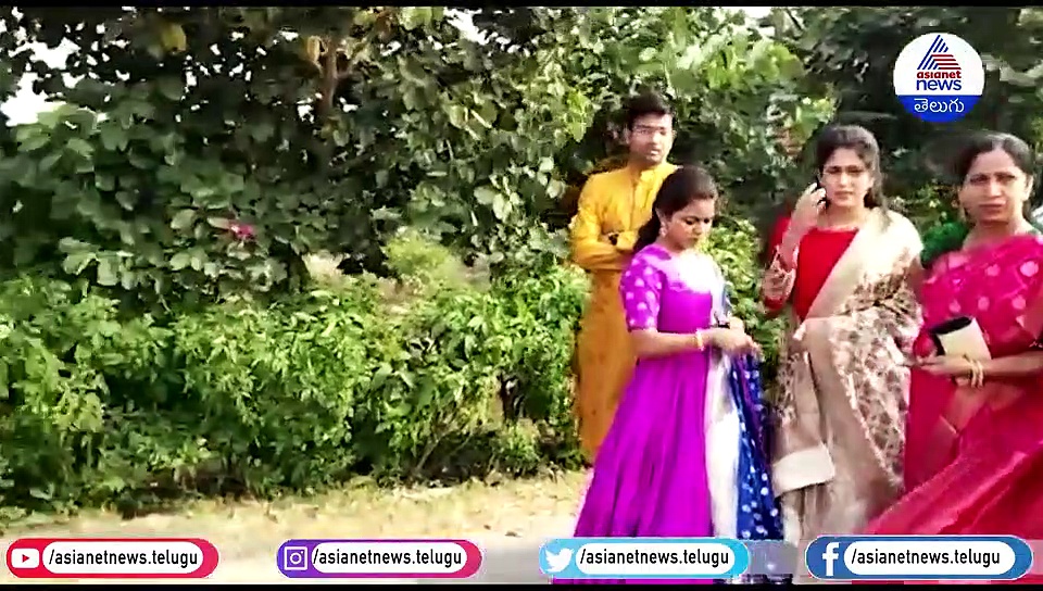 KCR Video : ఈటెలను బస్సులో ఎక్కించుకున్న కేసీఆర్