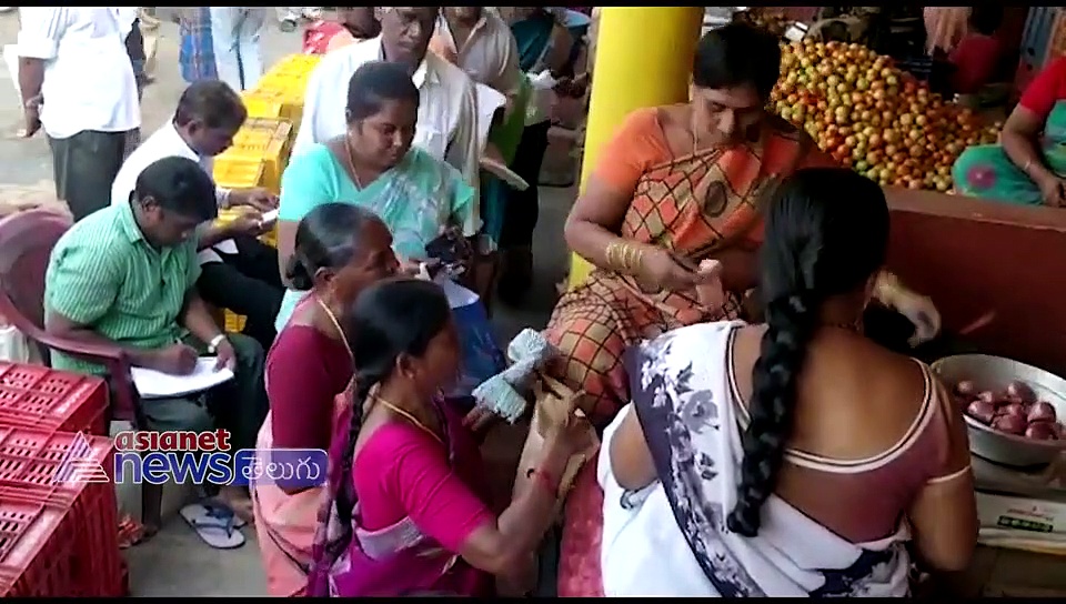 OnionPrice : ఉల్లి కోసం లైన్లో నిలబడితే...ప్రాణాలు పోయాయి...