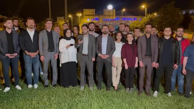 İyi Parti Gençlik Kolları, Yıkılmaya Başlanan Atatürk Havalimanı'nda: Bu Yıkım Ak Parti İktidarının Son Çırpınışlarıdır