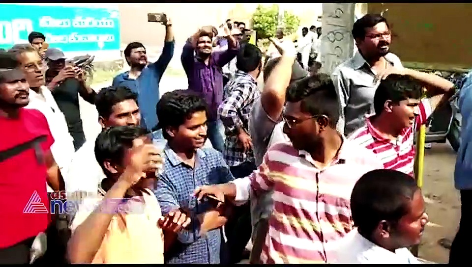 GN Rao Committee : రంగులు మార్చిన వైసీపీ అభిమానులు...