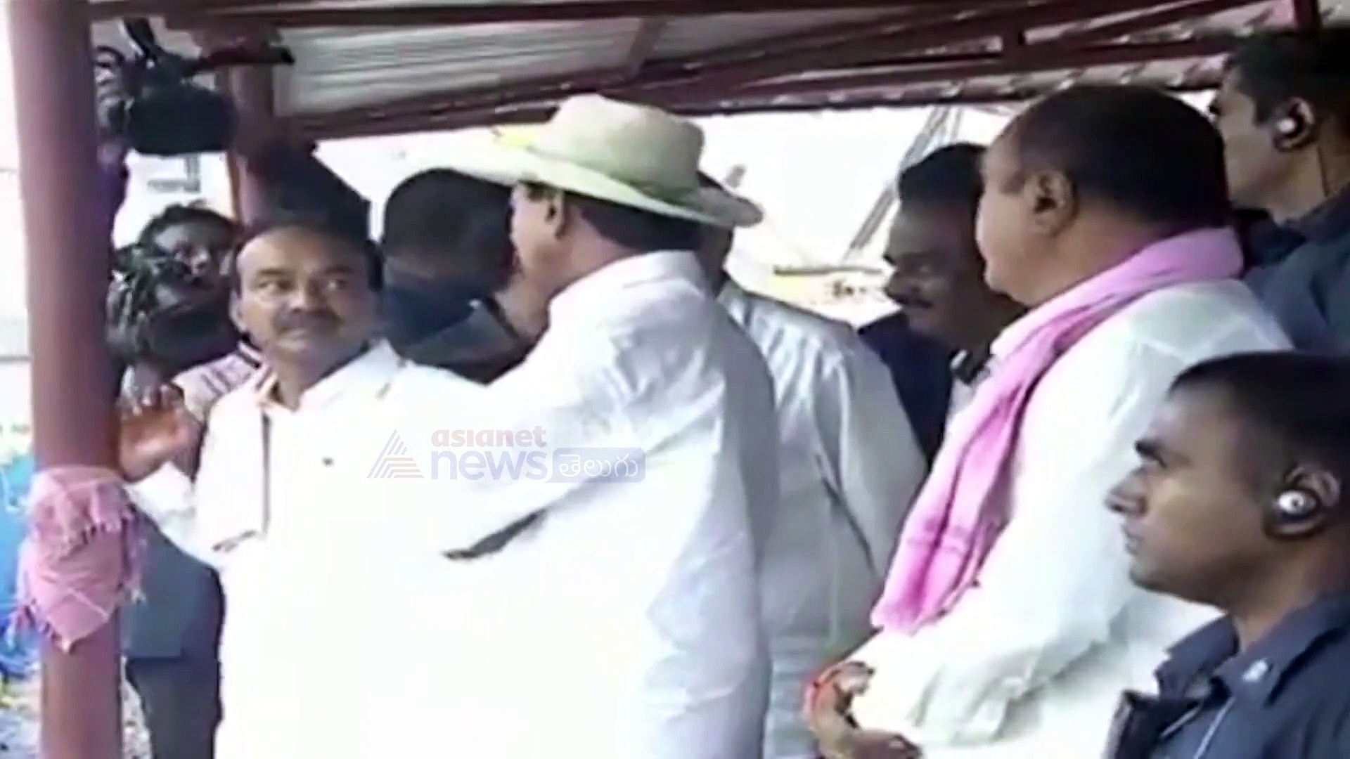 మేడిగడ్డ వద్ద గోదావరికి కేసీఆర్ పూజలు (వీడియో)