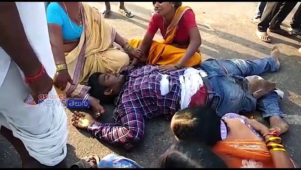 video news : రాజీవ్ రహదారిపై ప్రమాదం, ఇద్దరు మృతి