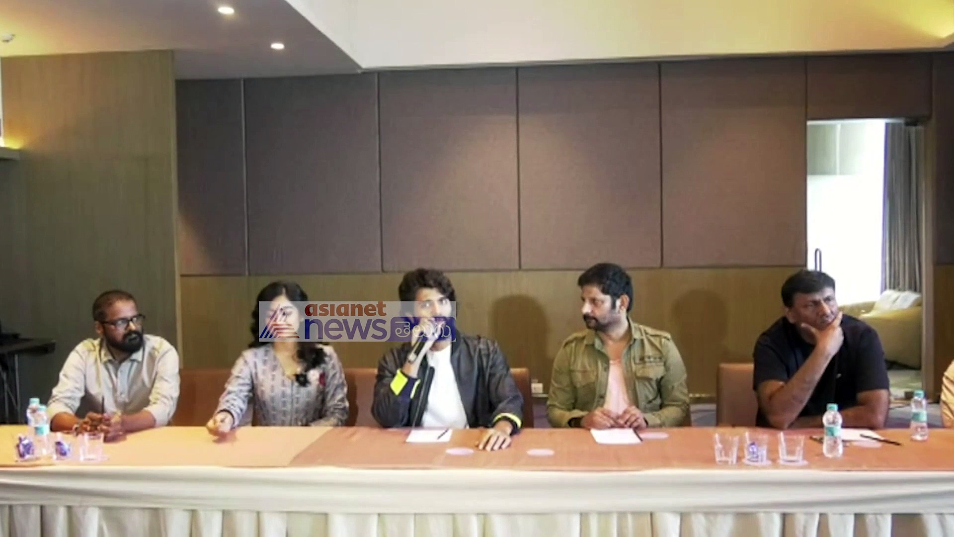 డియర్ కామ్రేడ్ అంటే అర్థం ఇది.. వివరించిన విజయ్ దేవరకొండ! (వీడియో)