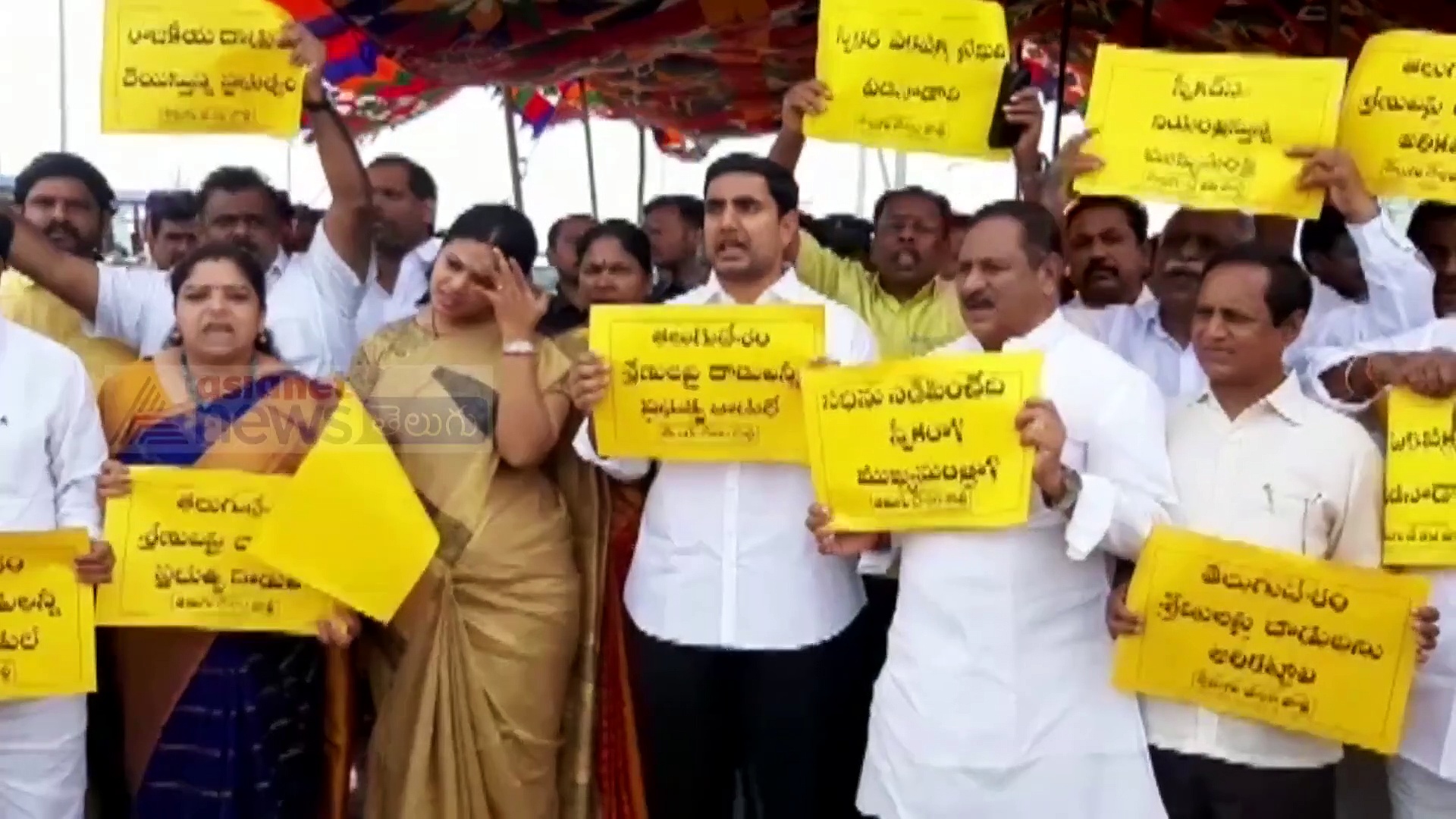 ఏపీ అసెంబ్లీ రగడ: రోడ్డెక్కిన చంద్రబాబు,  నిరసన ర్యాలీ (వీడియో)