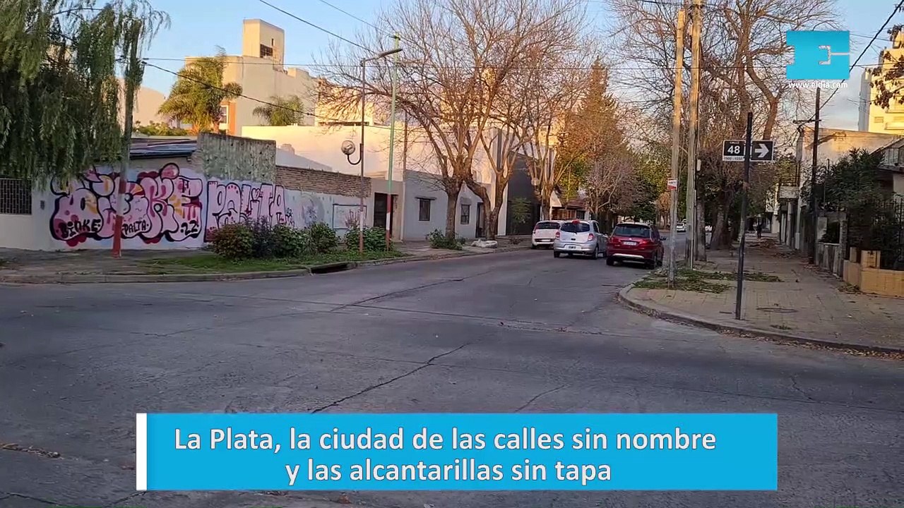 La Plata, la ciudad de las calles sin nombre y las alcantarillas sin tapa