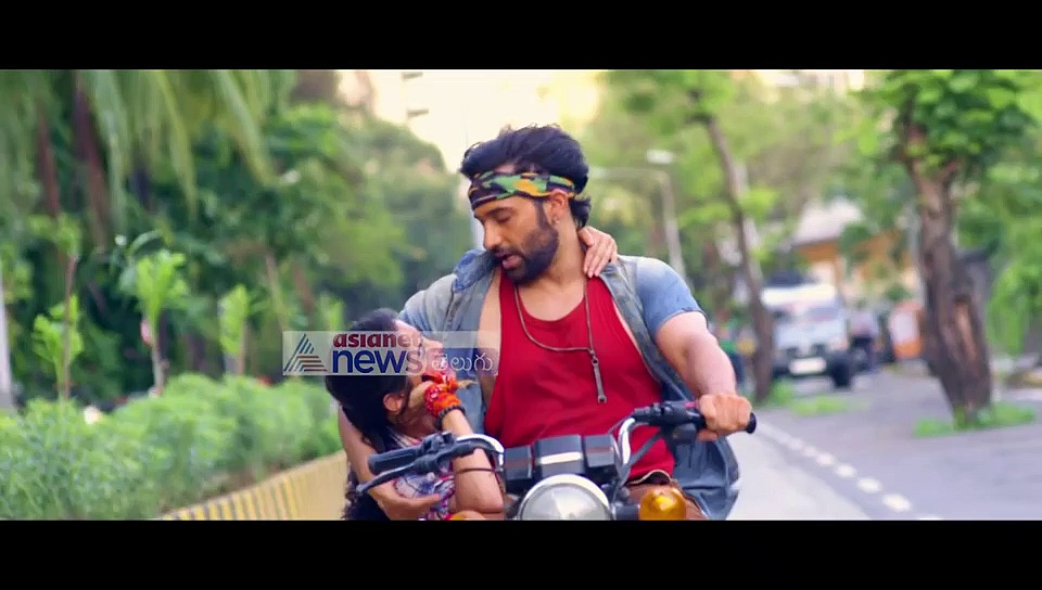 RX 100 ని మించిపోయిందిగా...(వీడియో)