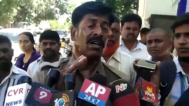 news video : పట్టపగలు..అందరూ చూస్తుండగా..ఒంటిపై కిరోసిన్ పోసుకుని...