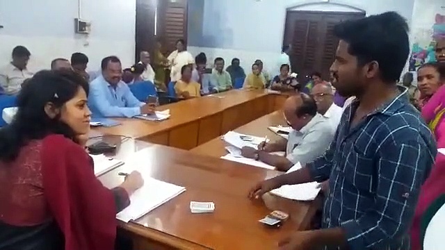 video:పేకాటలో లక్షల సంపాదన... మహిళా ఐఎఎస్ వద్ద యువకుడి వింత కోరిక