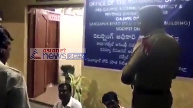 వంటేరు దీక్షను భగ్నం చేసిన పోలీసులు (వీడియో)