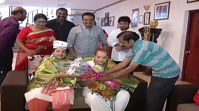 మంత్రి తలసానిని కలిసిన 'మా' అధ్యక్షుడు నరేష్(వీడియో)