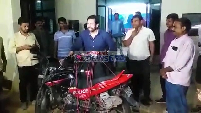 పోలీసు విచారణ తర్వాత మీడియాతో రవిప్రకాష్ (వీడియో)