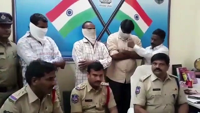 విలేకరుల పేరుతో అక్రమ వసూళ్లు: ముగ్గురి అరెస్టు (వీడియో)