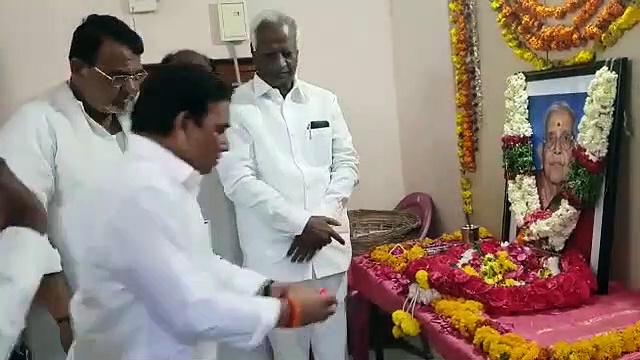 పోచారంను పరామర్శించిన కడియం (వీడియో)