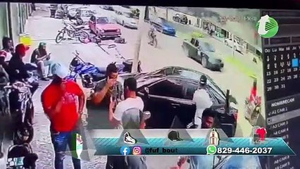 Choco con el poste y le cae a otro vehiculo