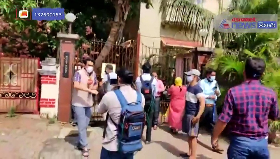 సుశాంత్ సింగ్ రాజ్ పుత్ ఆత్మహత్య: ఇంటికి చేరుకున్న సినీలోకం