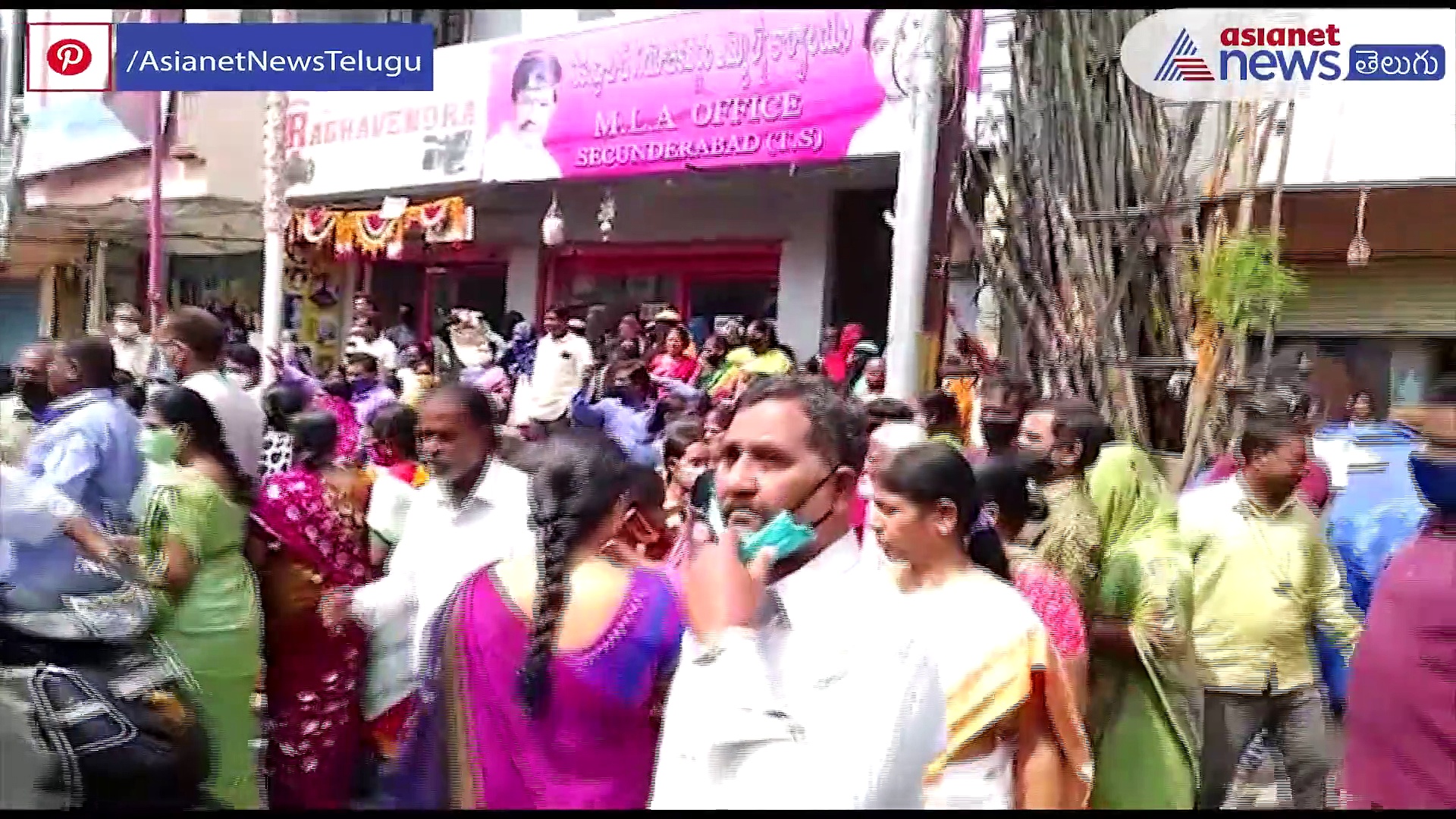 డిప్యూటీ స్పీకర్ ఇంటిని ముట్టడించిన బాదితులు