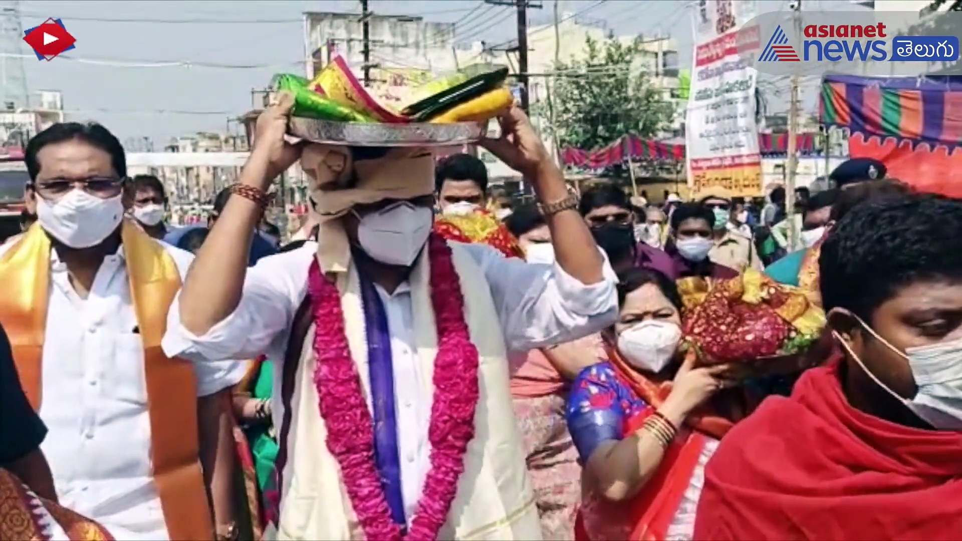 పైడితల్లి అమ్మవారిని దర్శించుకున్న అశోక్ గజపతి సతీమణి, కూతురు