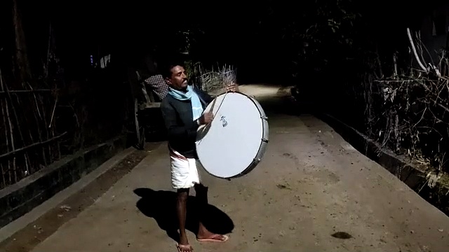 అమ్మో పులి... అటవీశాఖ దండోరా (వీడియో)