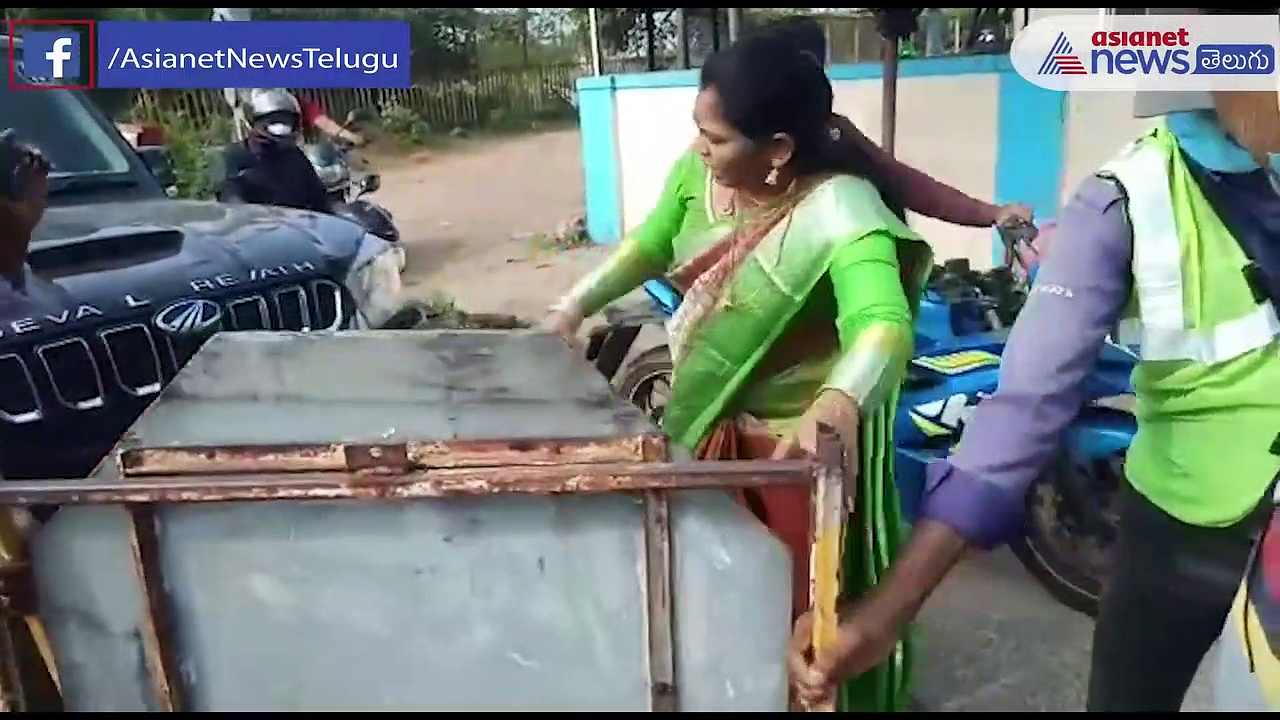 నా కారునే ఆపుతారా: టోల్ గేట్ సిబ్బందిపై దాడి