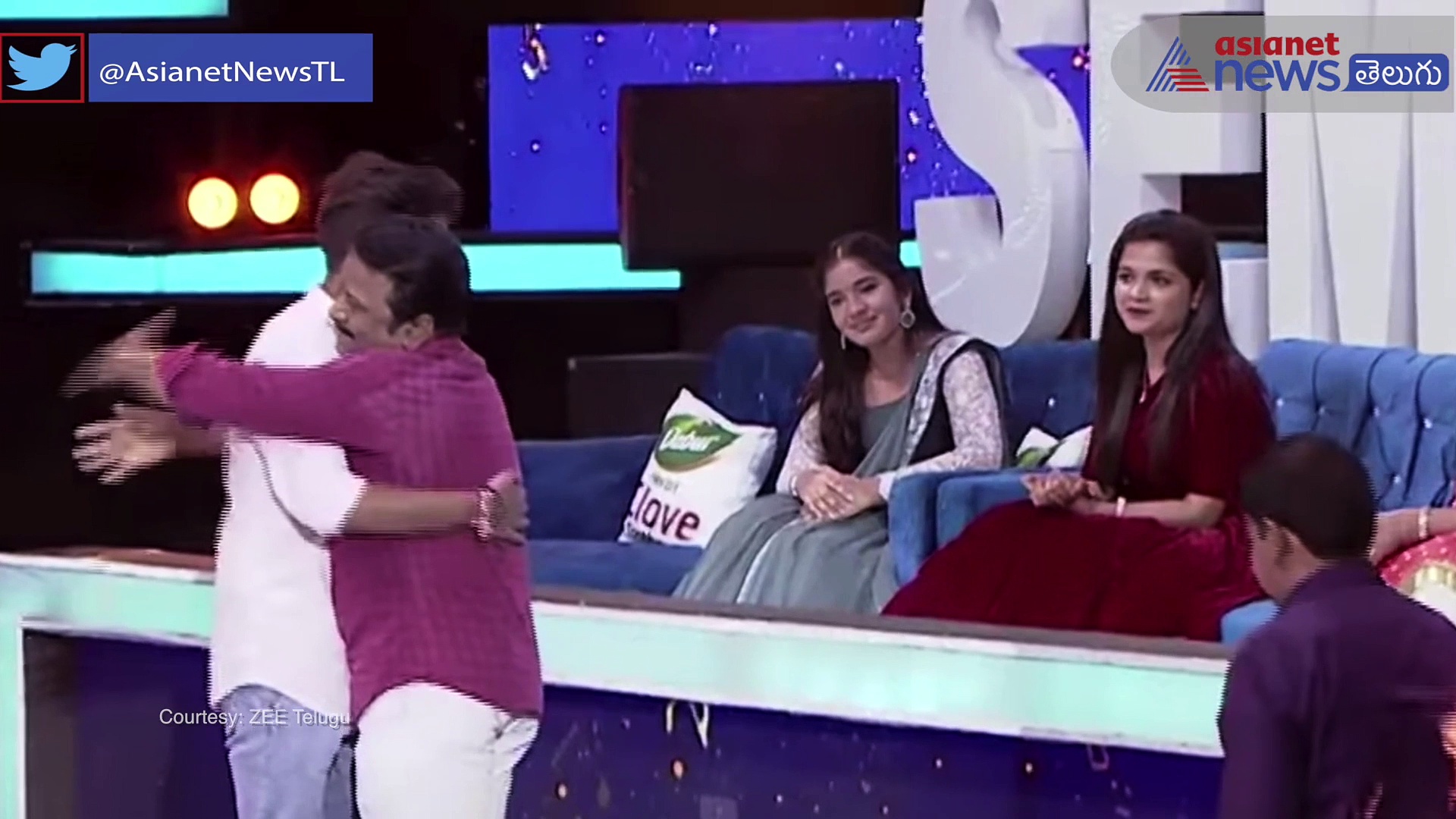 యాంకర్ ప్రదీప్ మాచిరాజు గొప్పమనసు: సింగర్ పీకే ఫీజు మొత్తం తానే చూసుకుంటానని వెల్లడి