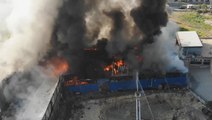İstanbul'da bir fabrikada yangın çıktı! Bölgeye çok sayıda itfaiye ekibi sevk edildi
