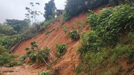 "น้ำป่าไหลหลาก" ทะลักหมู่บ้าน จนท.เร่งเข้าช่วยเหลือปชช. 50 ครัวเรือน