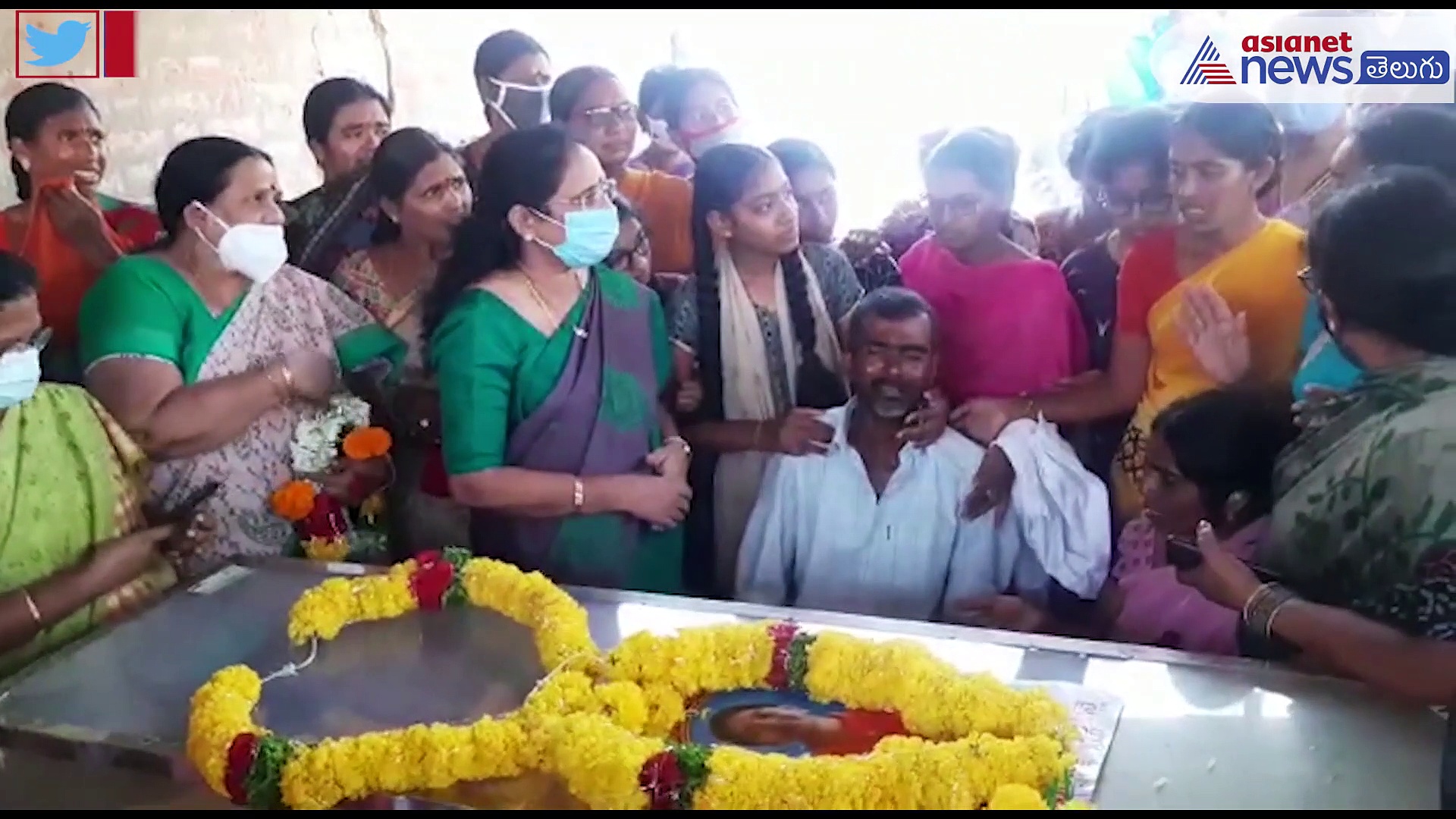 అనూష హత్య... నిందితుడికి 21 రోజుల్లో ఉరిశిక్ష లేదా ఎన్ కౌంటర్...: వాసిరెడ్డి పద్మ