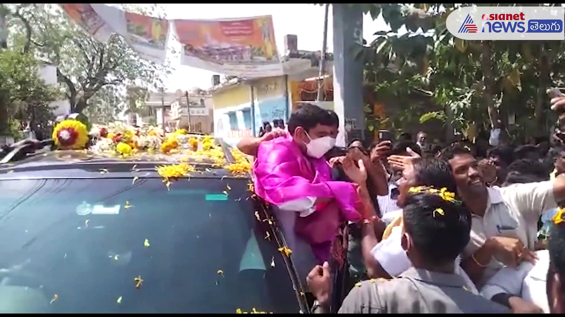 అమాంతం సైకిల్ పైకెత్తి... టిడిపి శ్రేణుల్లో జోష్ నింపిన నారా లోకేష్