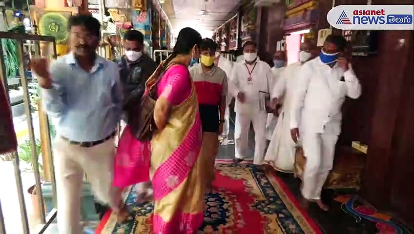 దుర్గగుడి ఈవోగా బాధ్యతలు స్వీకరించిన భ్రమరాంబ...