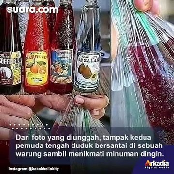 Viral Foto Jadul Cowok di Warung Dekat Candi Prambanan Tahun 1971, Minuman Legend Ini Bikin Salfok