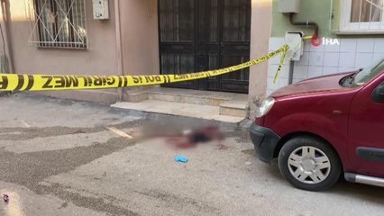 Tartıştığı kişiyi sokak ortasında 3 yerinden bıçaklayıp kaçtı