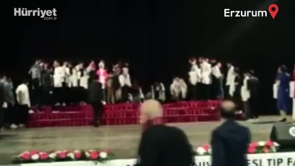 Törende öğrencileri taşıyan platform çöktü! O anlar kamerada