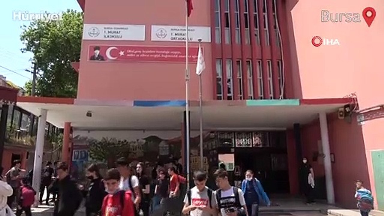 Boğulmak üzere olan öğrenciyi böyle kurtardı