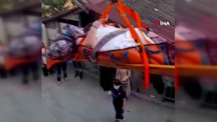 200 kiloluk hasta eve vinçle taşındı