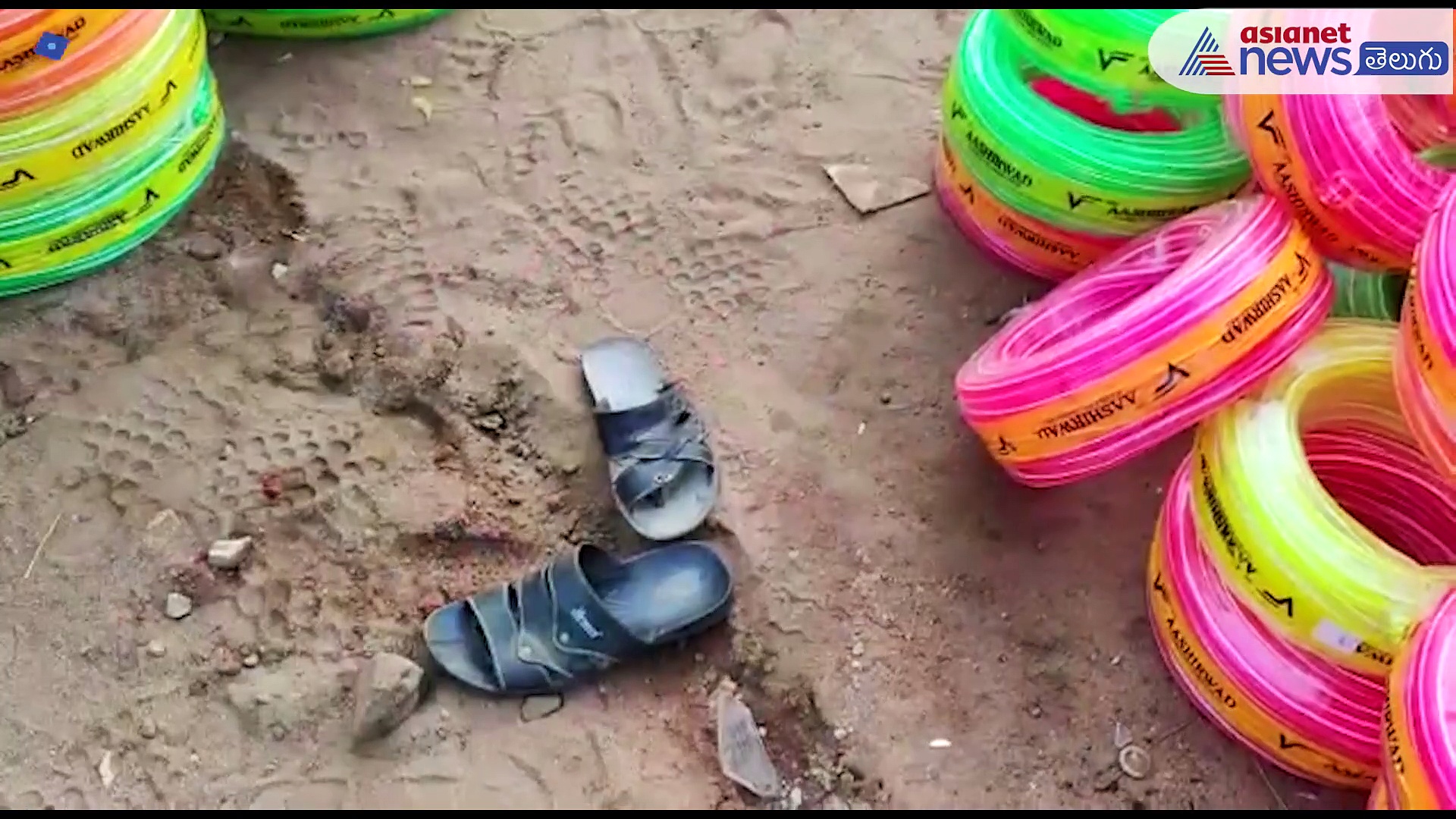 లారీ, కారు, బైక్ ఢీ... హోంగార్డు మృతి, కొన ఊపిరితో కానిస్టేబుల్