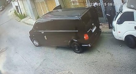 FATİH'TE DAKİKALAR İÇİNDE DEPODAKİ MALLARI ÇALDILAR