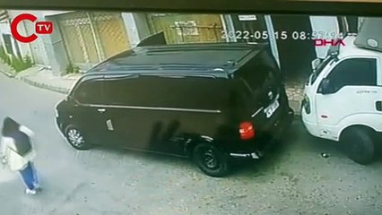 Dakikalar içinde depodaki malları çaldılar