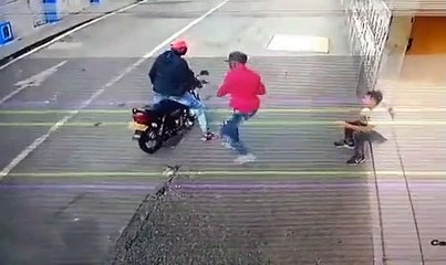 Un homme se fait dépouiller deux fois de suite par deux équipes différentes de voyous