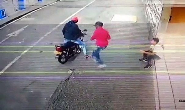 Un homme se fait dépouiller deux fois de suite par deux équipes différentes de voyous