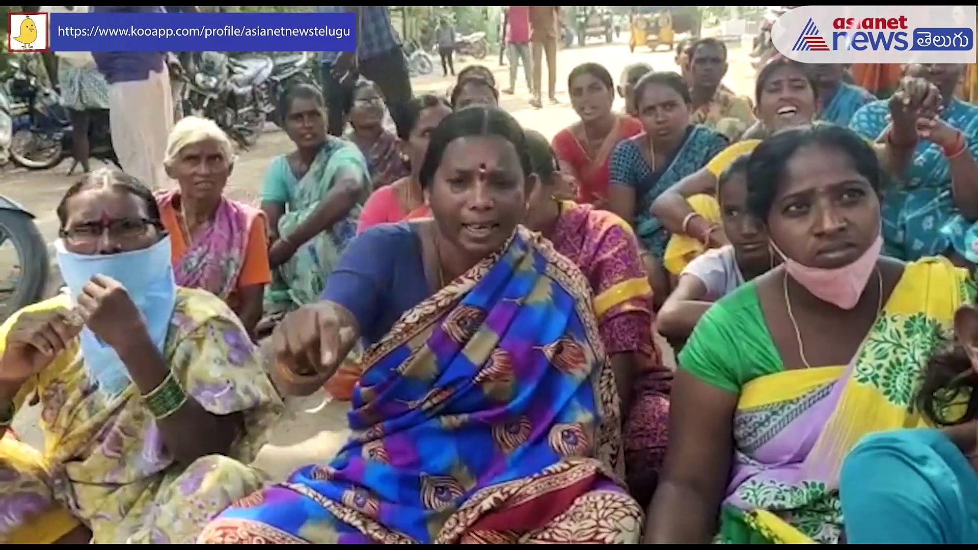 Huzurabad Bypoll:నోట్లిస్తేనే ఓట్లు... టీఆర్ఎస్ పంచే డబ్బులు అందలేదంటూ రోడ్డెక్కిన మహిళలు