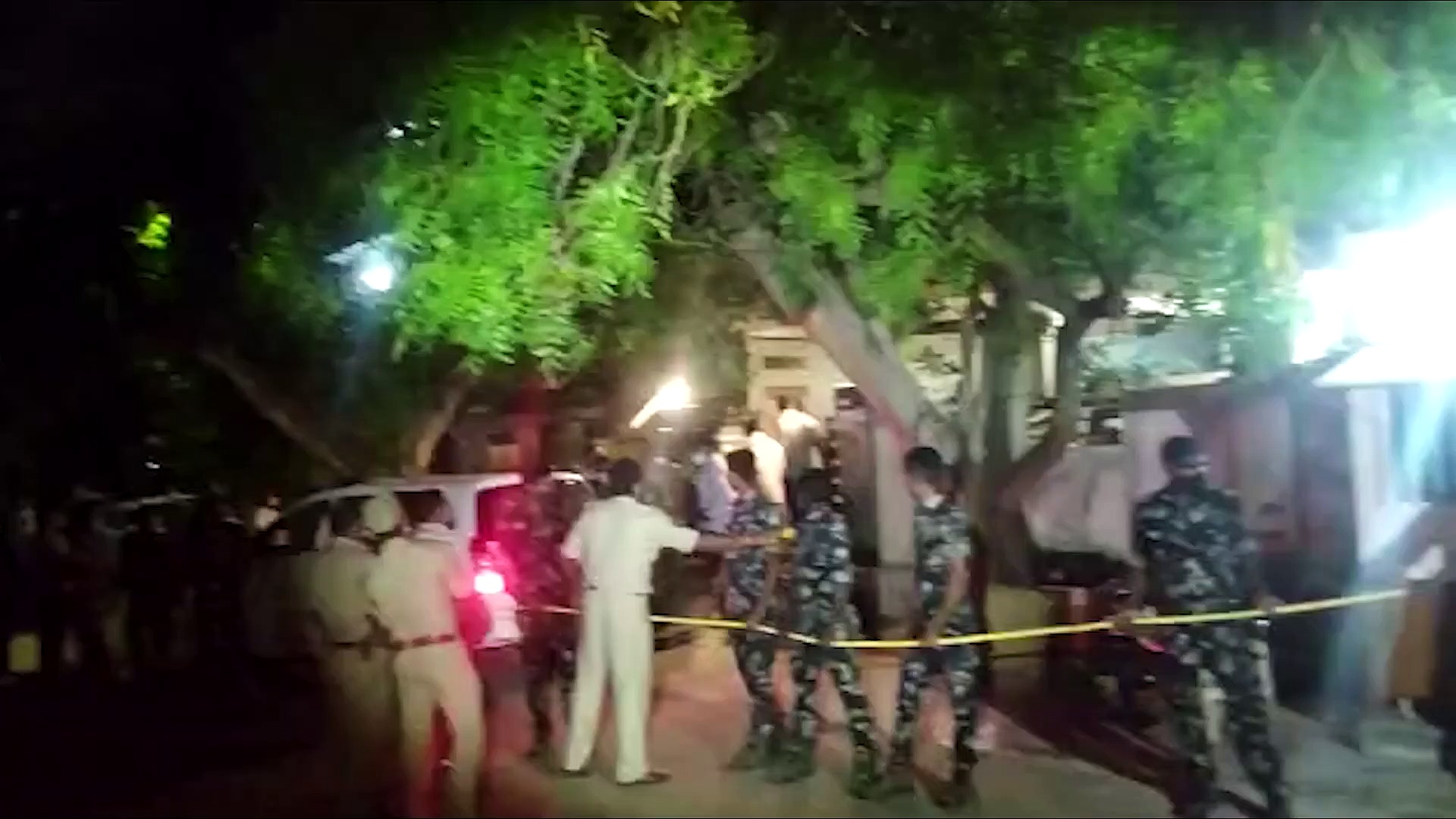 టీడీపీ నేత పట్టాభి అరెస్ట్ వీడియో... పోలీసులు ఎలా మోహరించి అదుపులోకి తీసుకున్నారో చూడండి..!