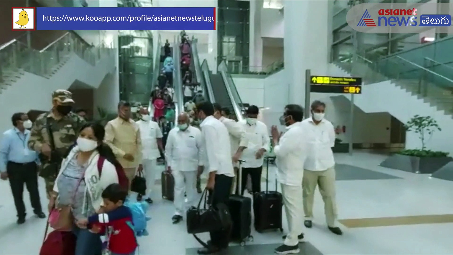 వైసిపి దాడులపై కేంద్రానికి ఫిర్యాదు... డిల్లీకి చేరుకున్న టిడిపి అధినేత చంద్రబాబు