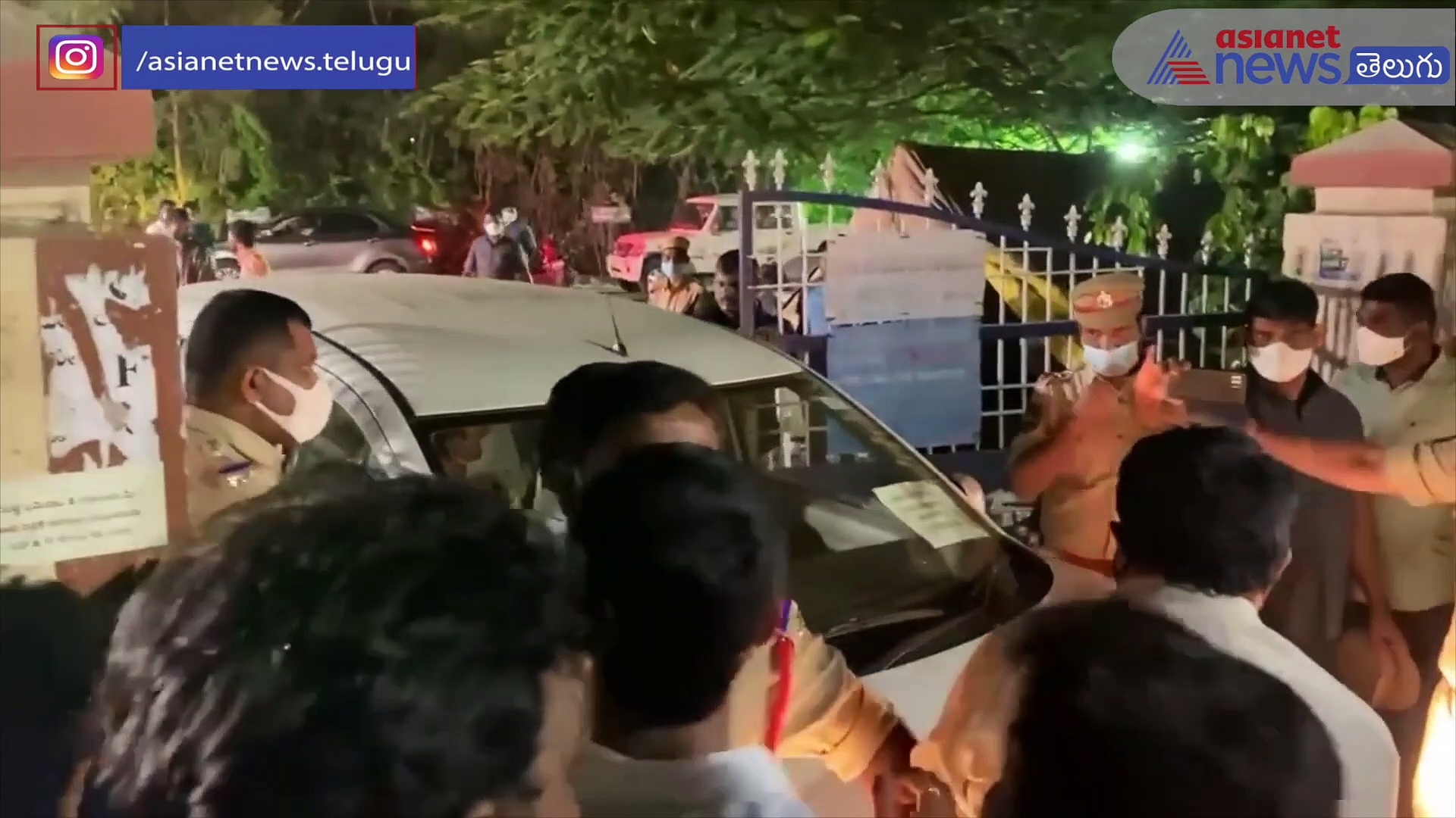 Huzurabad Bypoll: అర్ధరాత్రి హైడ్రామా... కారులో పట్టుబడ్డ ఈవీఎం మిషన్లు