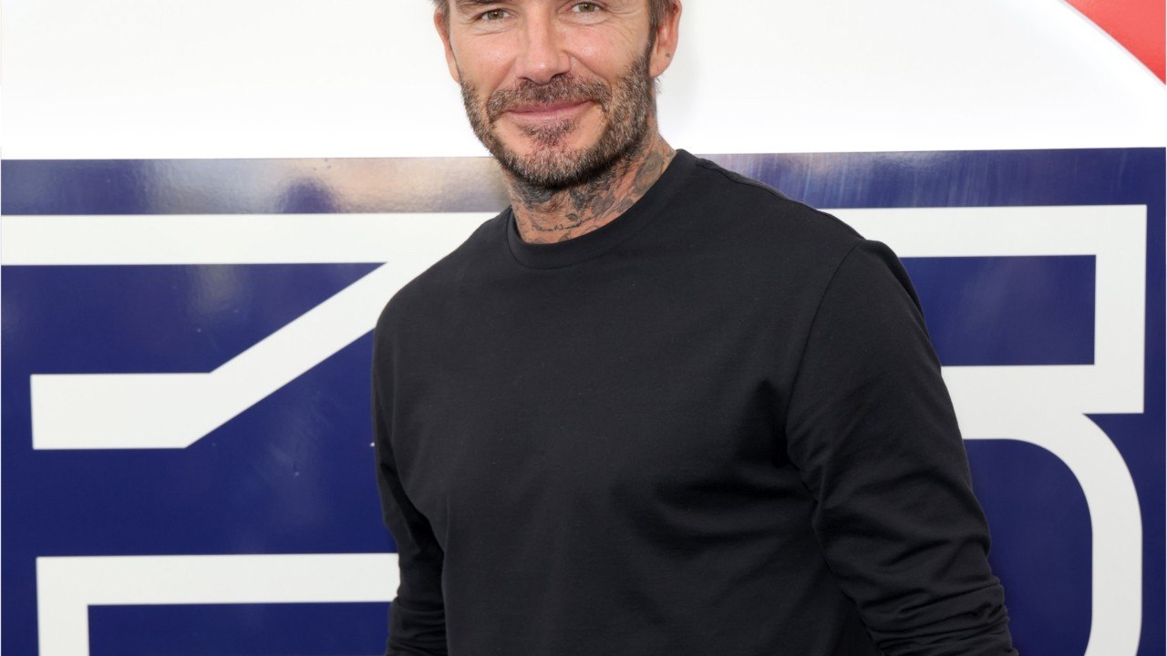 GALA VIDÉO - David Beckham retombe en enfance : ce tendre cliché avec sa mère