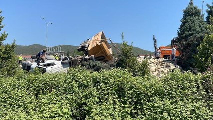 Anadolu Otoyolu'nun Kocaeli kesimindeki trafik kazası ulaşımı aksattı