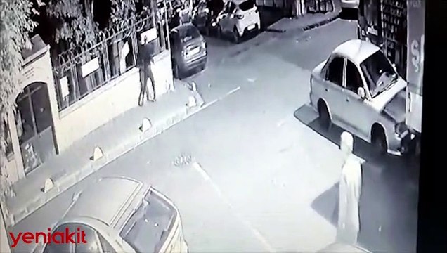 Fatih'te çirkin provokasyon! Hadis-i şerifleri yırtıp Müslümanları kışkırttı