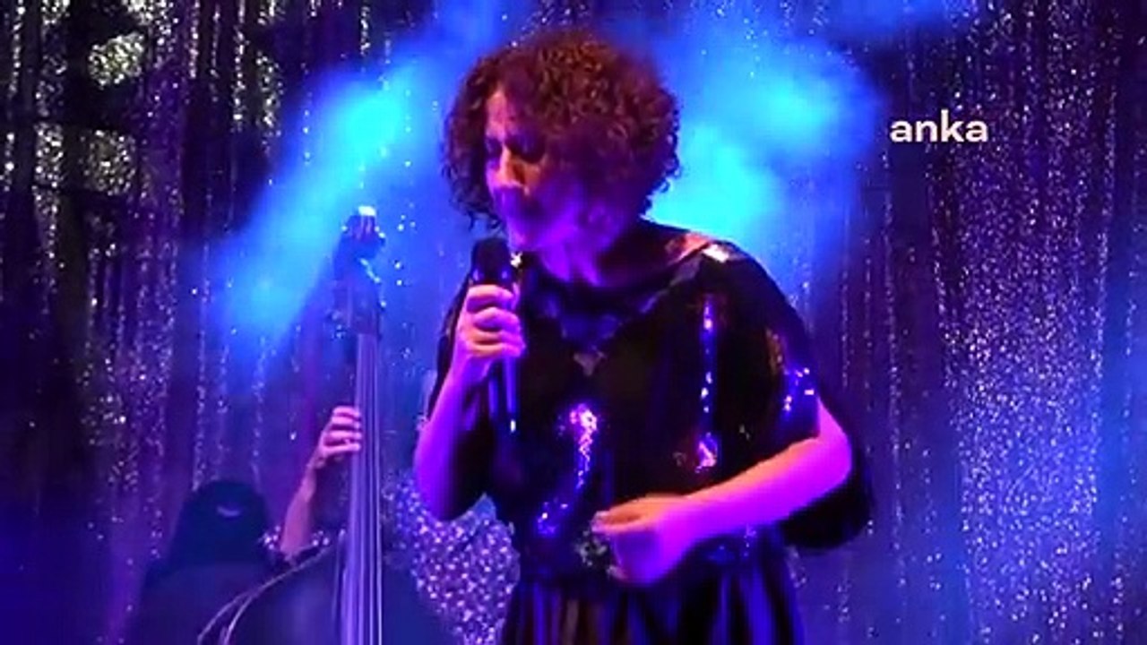 Kocaeli konseri iptal edilen Aynur Doğan Başkent’te sahne aldı: "Biz bir arada durabiliyoruz, bir arada şarkı söyleyebiliyoruz"